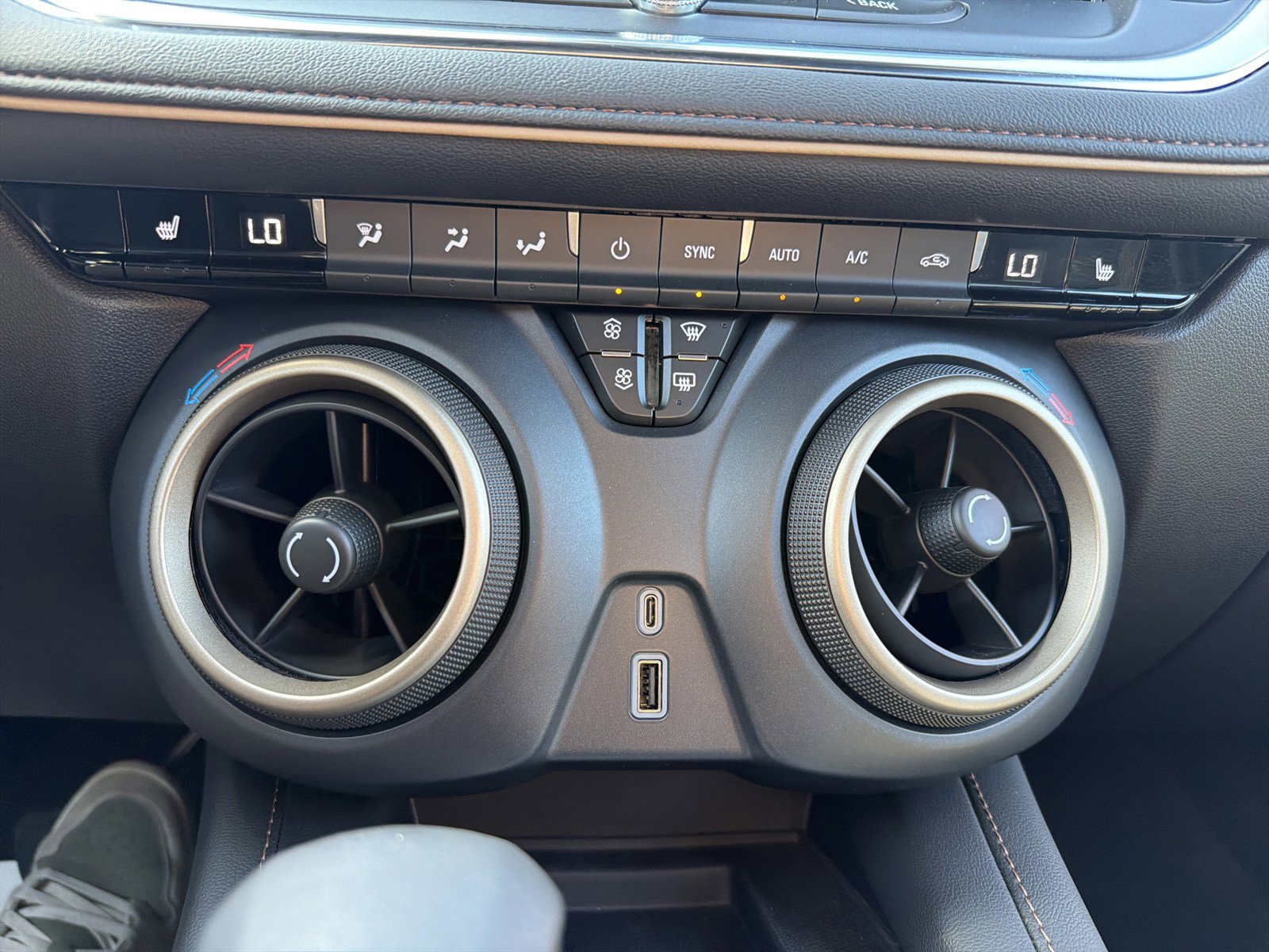 Used 2024 Chevrolet Blazer Premier image 23