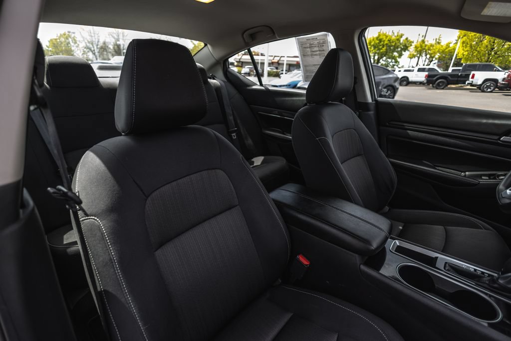 Used 2024 Nissan Altima 2.5 SV FWD image 30