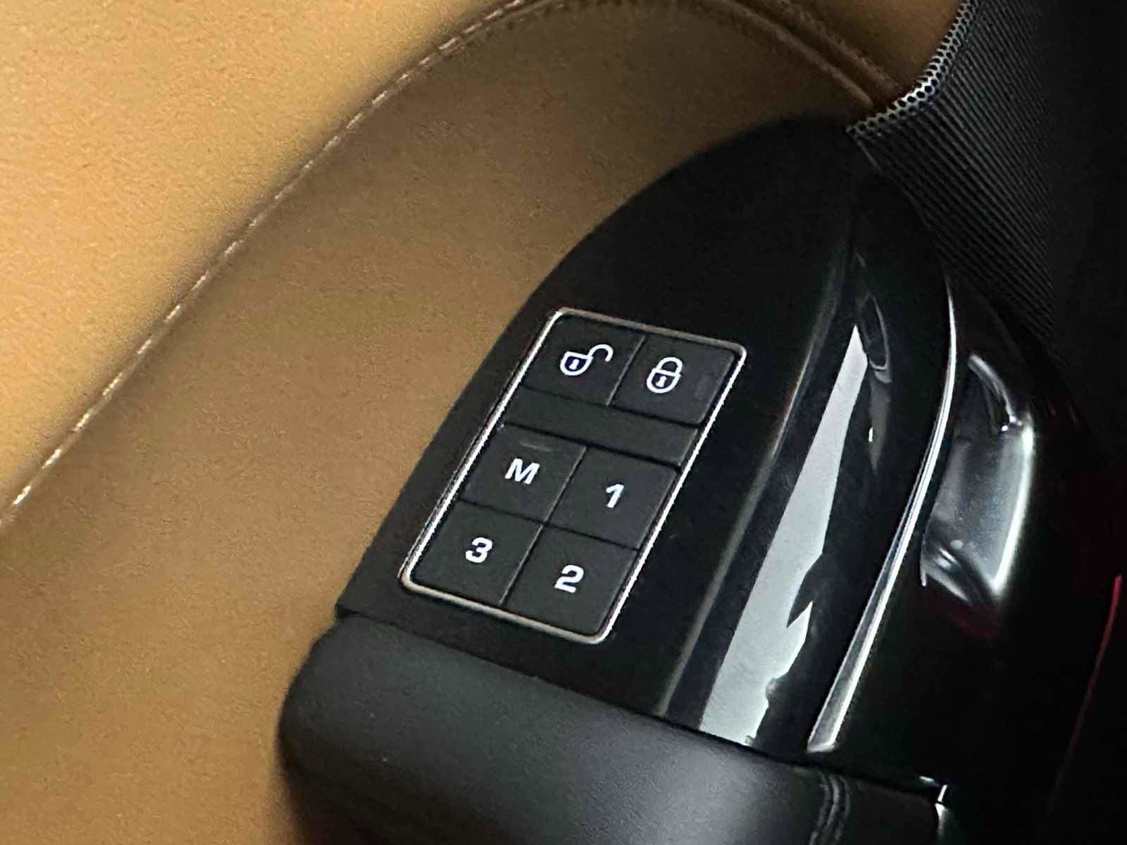 Used 2020 Land Rover Range Rover Sport SVR image 44