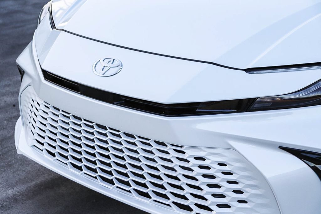 Used 2025 Toyota Camry XSE FWD image 6