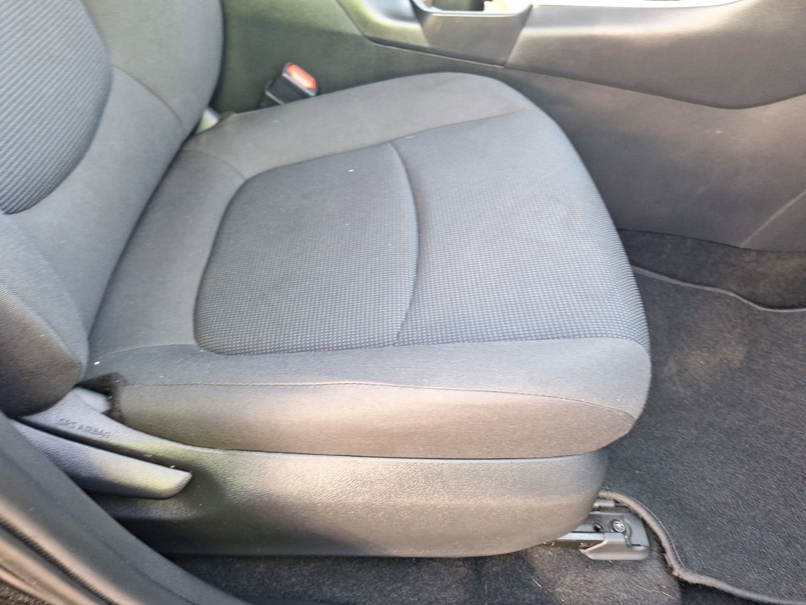 Used 2020 Toyota RAV4 LE image 34