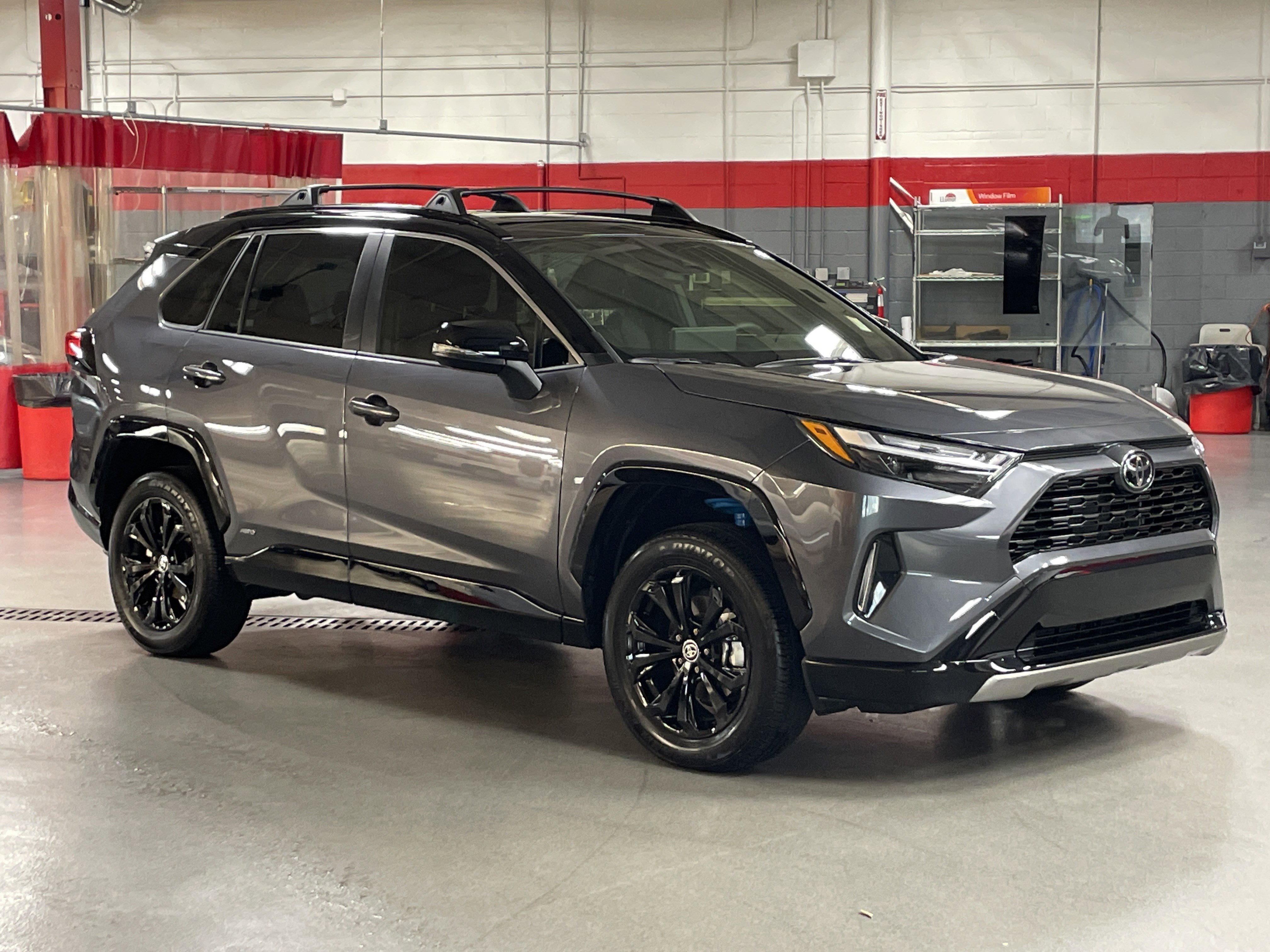 Used 2025 Toyota RAV4 XSE AWD/4WD image 2