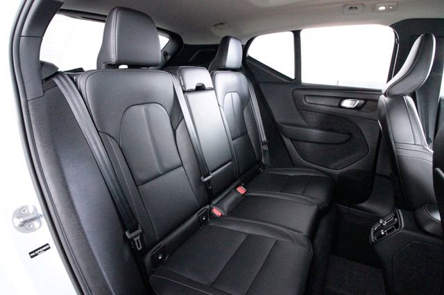 Certified 2025 Volvo XC40 B5 Ultra w/ Protection Package Premier image 23