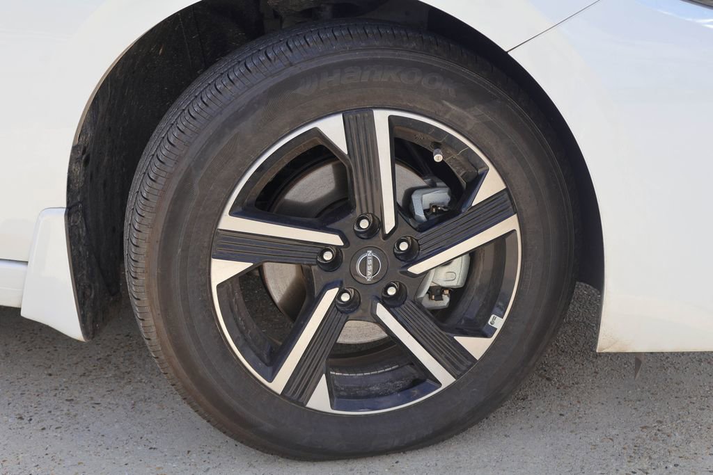 Certified 2025 Nissan Sentra SV image 25