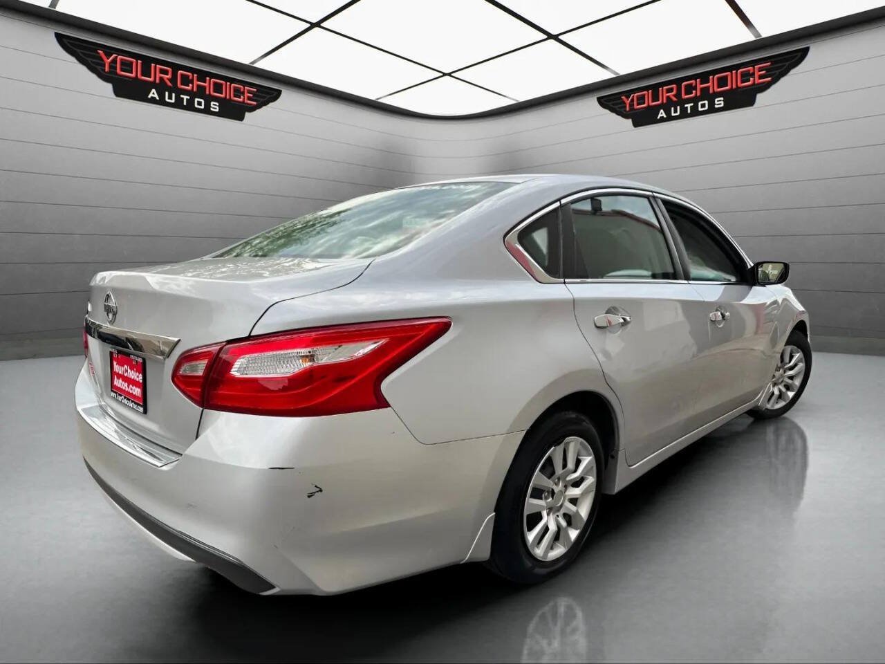 Used 2016 Nissan Altima 2.5 S w/ Power Driver Seat Package FWD image 4