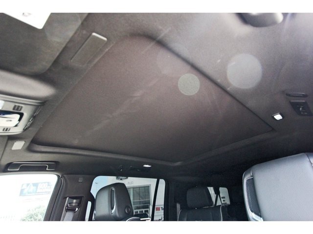 Used 2025 Cadillac Escalade ESV Sport AWD/4WD image 33