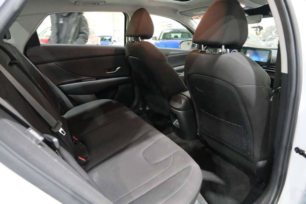Used 2025 Hyundai Elantra SEL FWD image 22