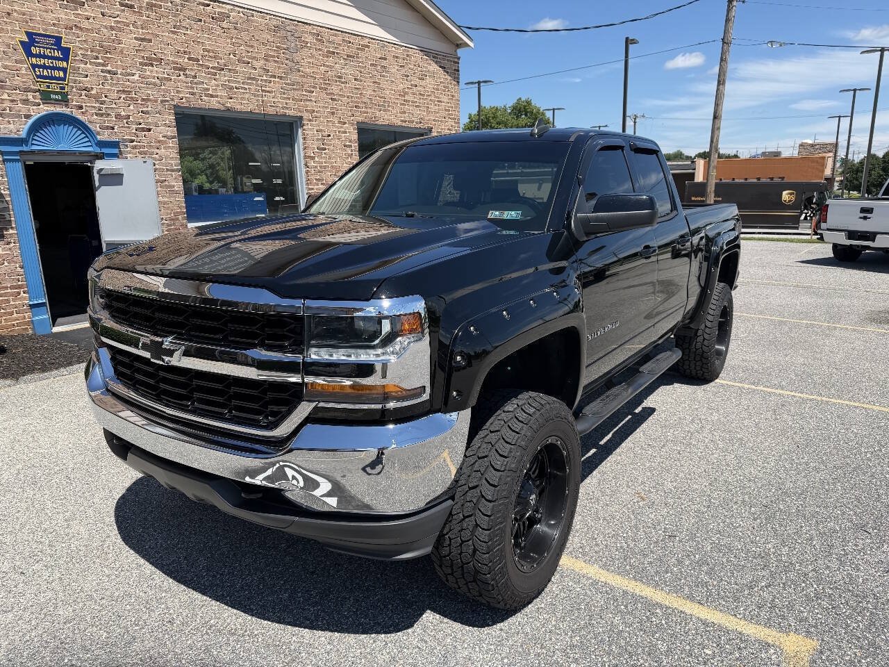 Used 2018 Chevrolet Silverado 1500 LT AWD/4WD image 2