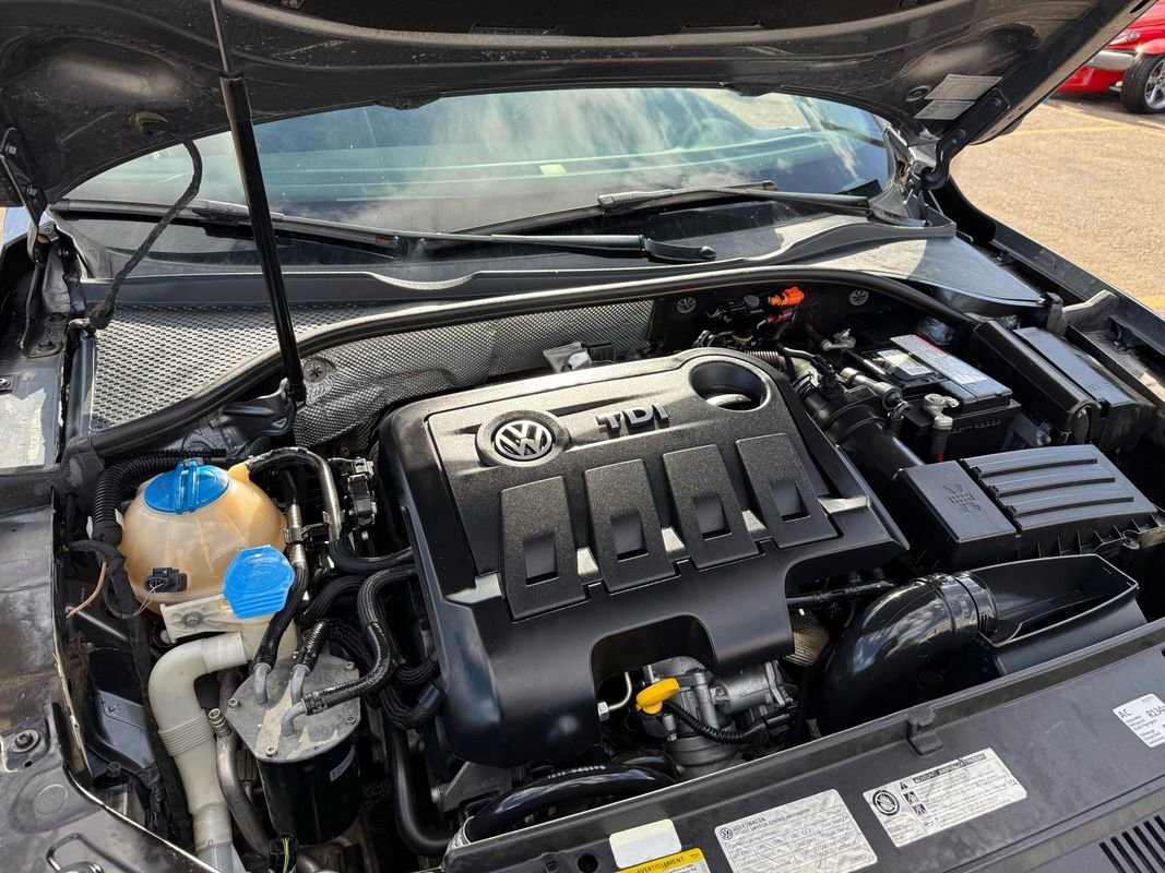 Used 2014 Volkswagen Passat TDI SE image 36