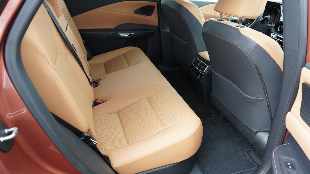 Used 2025 Lexus RX 350 Premium w/ Accessory Package (Z1) FWD image 11