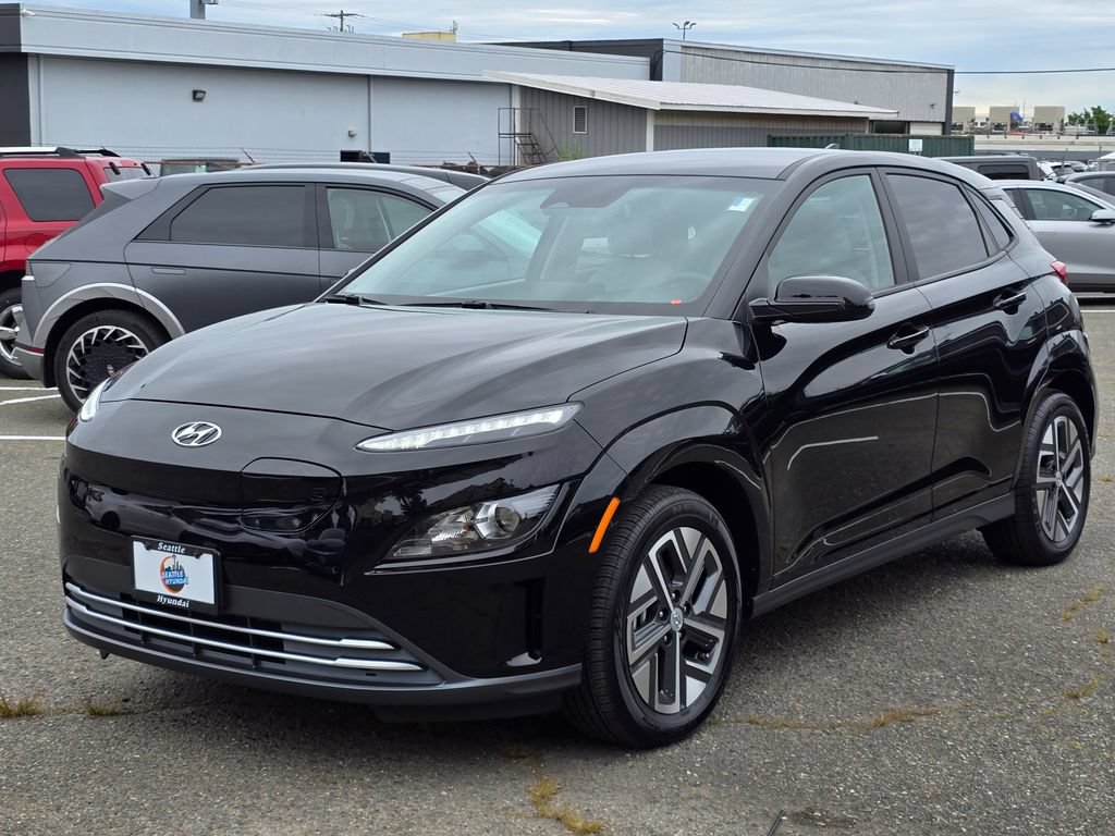 Used 2023 Hyundai Kona SE FWD image 3