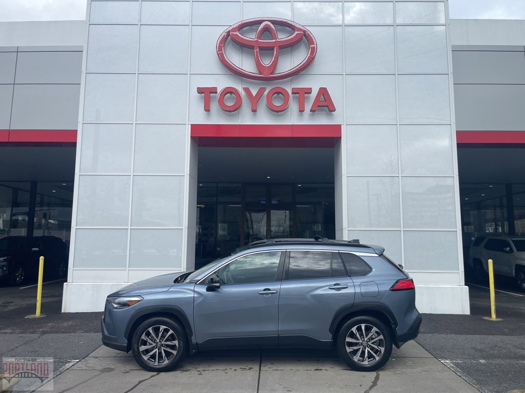 Used 2025 Toyota Corolla Cross XLE w/ Convenience Package