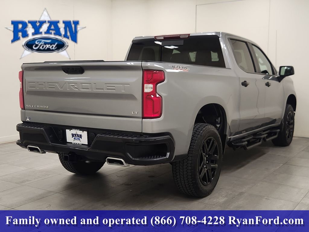 Used 2025 Chevrolet Silverado 1500 LT Trail Boss w/ Convenience Package II image 3