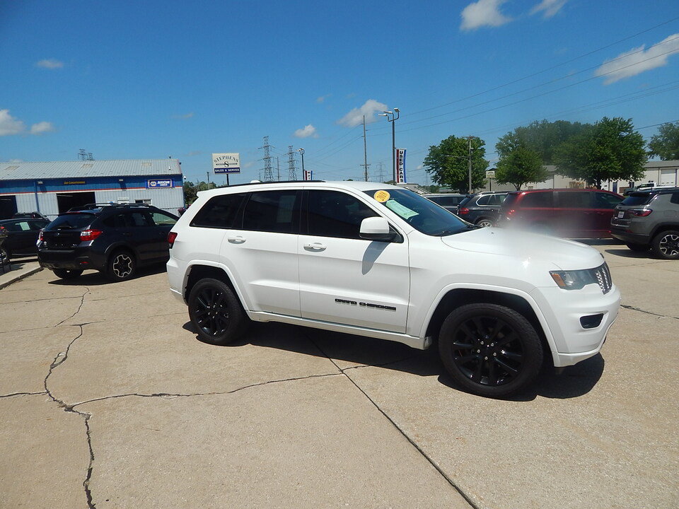 Used 2018 Jeep Grand Cherokee Altitude image 4