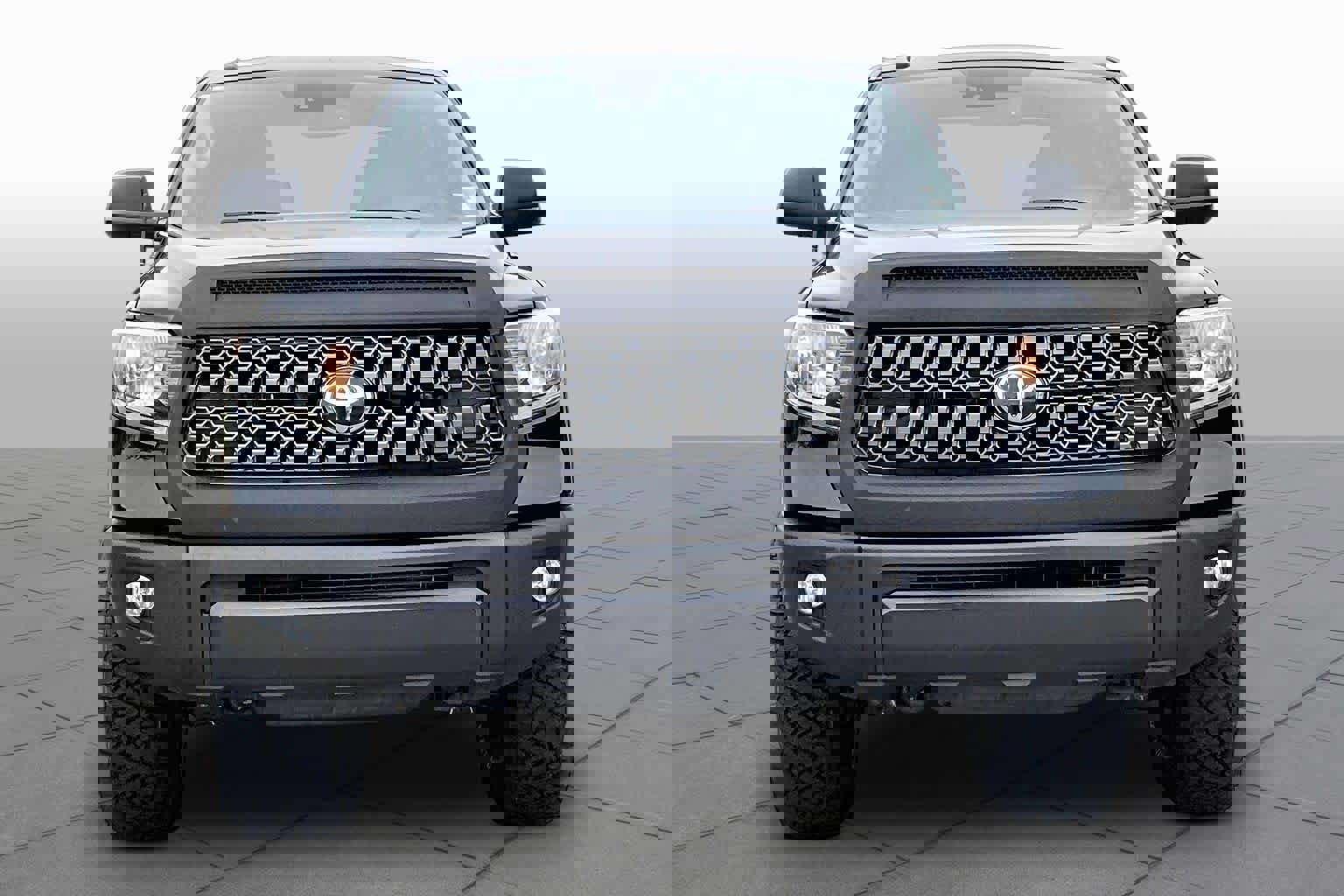 Used 2019 Toyota Tundra SR5 w/ SR5 Upgrade Package AWD/4WD image 4