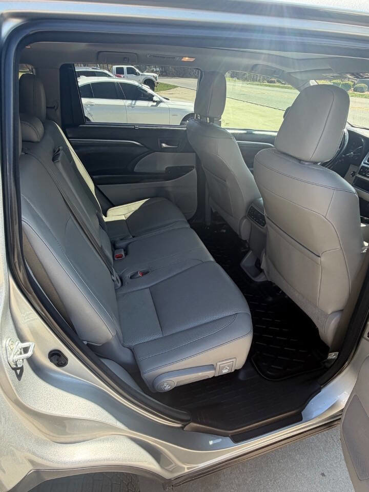 Used 2018 Toyota Highlander Limited Platinum image 14