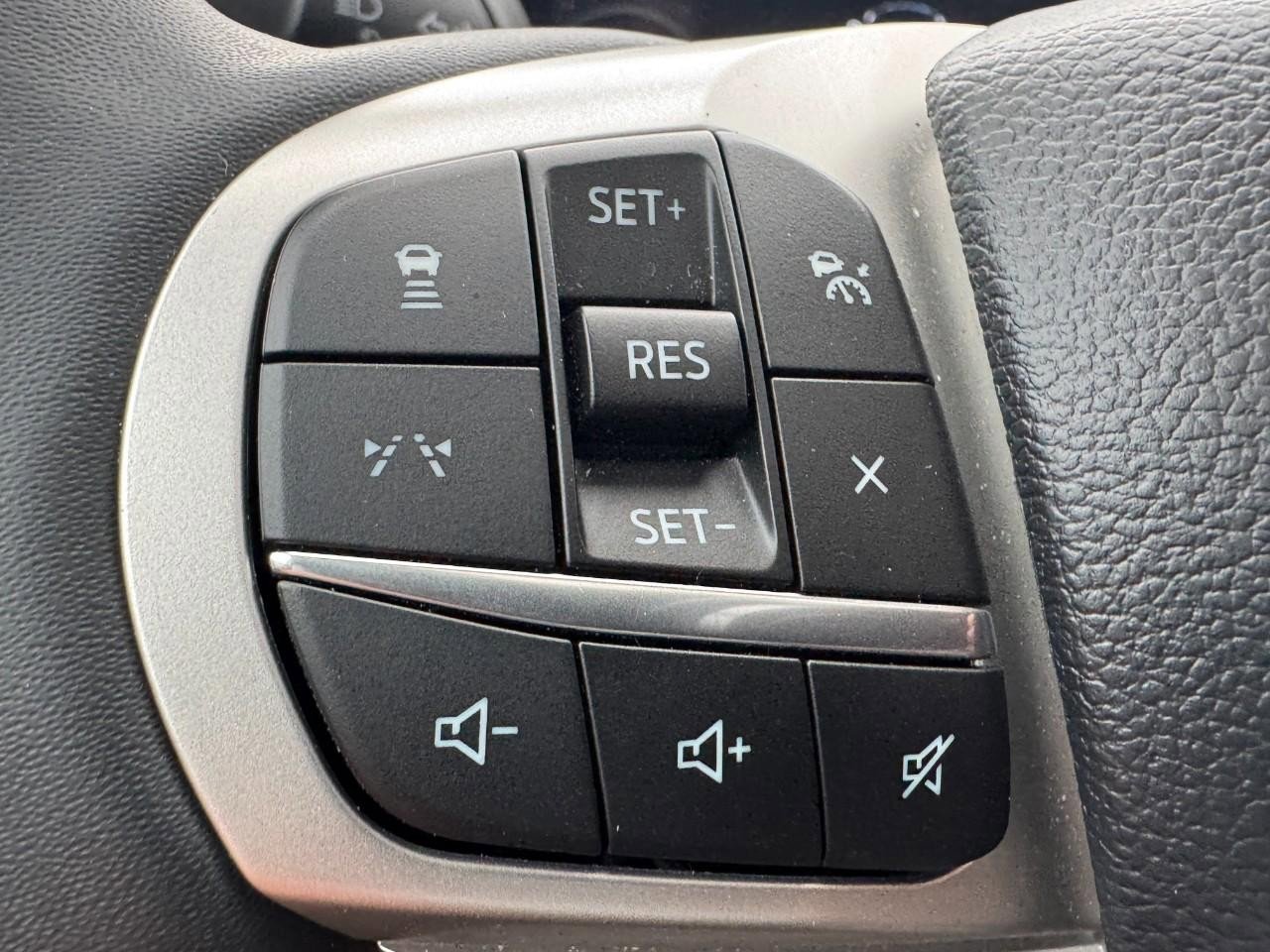 Used 2025 Ford Explorer Active w/ Active Comfort Package image 17