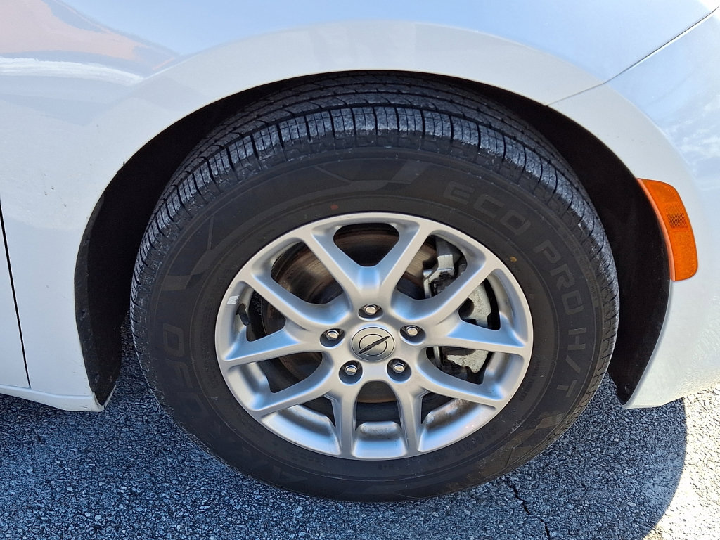 Used 2023 Chrysler Voyager LX image 9