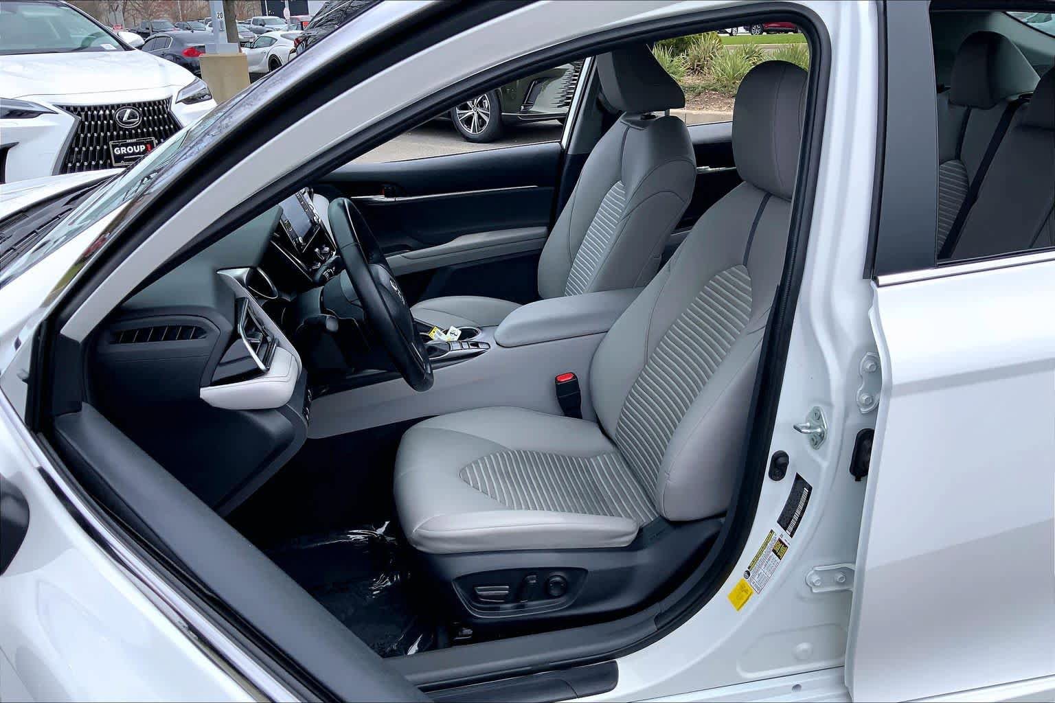 Used 2023 Toyota Camry SE FWD image 8