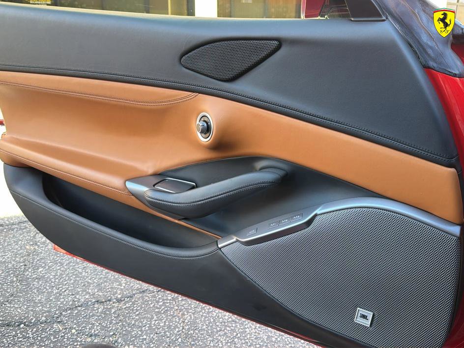 Used 2019 Ferrari Portofino image 38