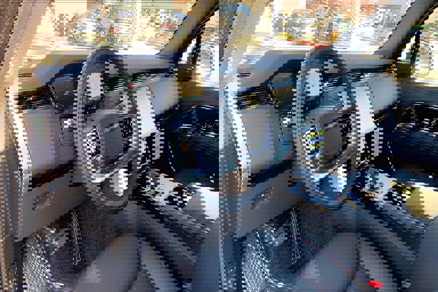 New 2026 Land Rover Range Rover SE image 9