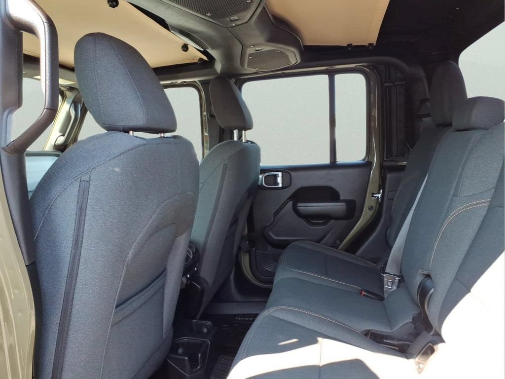 Used 2025 Jeep Gladiator Sport AWD/4WD image 13