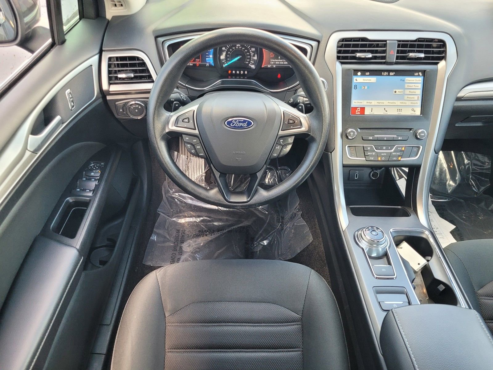 Used 2017 Ford Fusion SE w/ Fusion SE Technology Package image 11