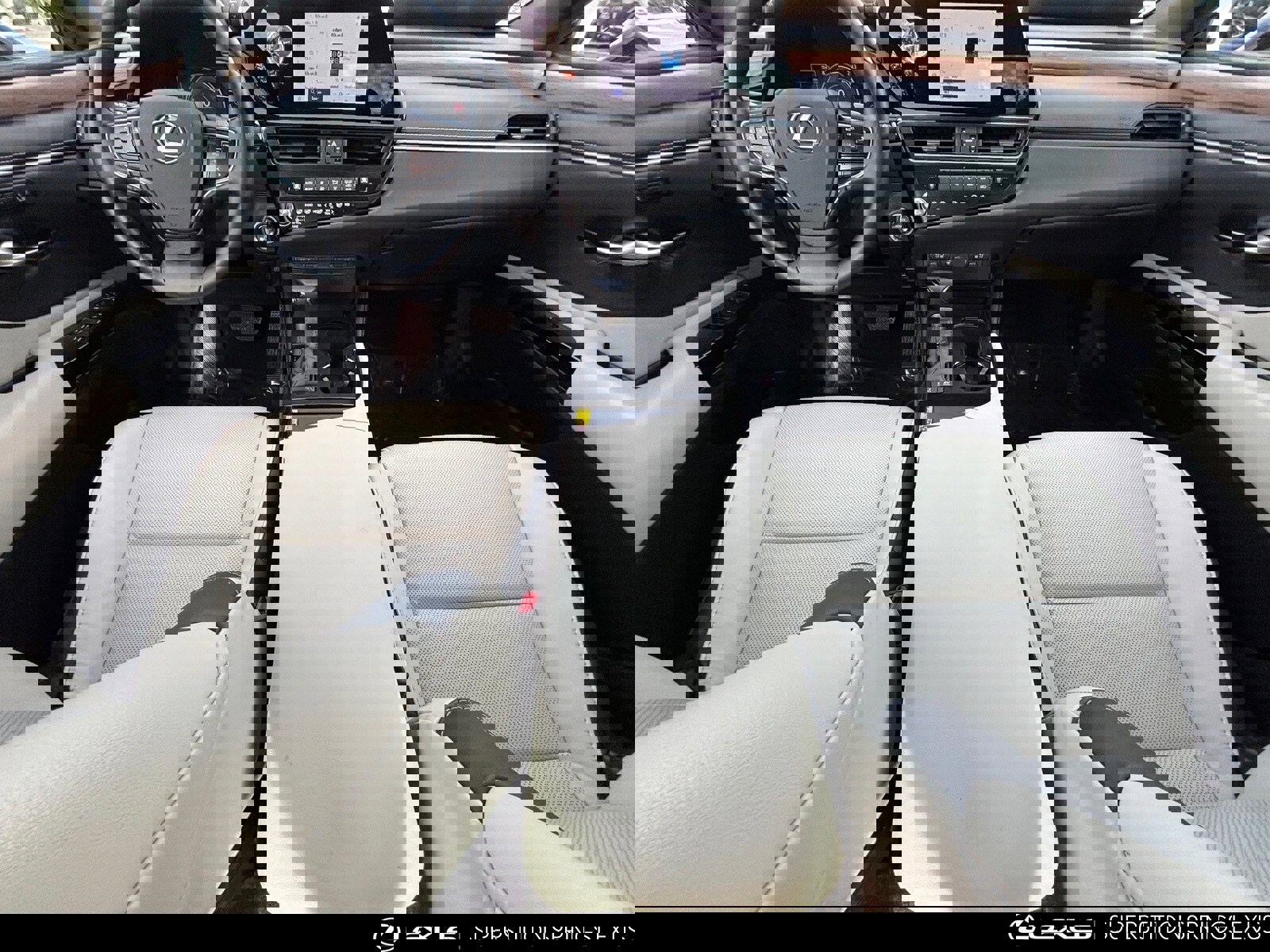 Certified 2025 Lexus ES 300h w/ Premium Package image 17