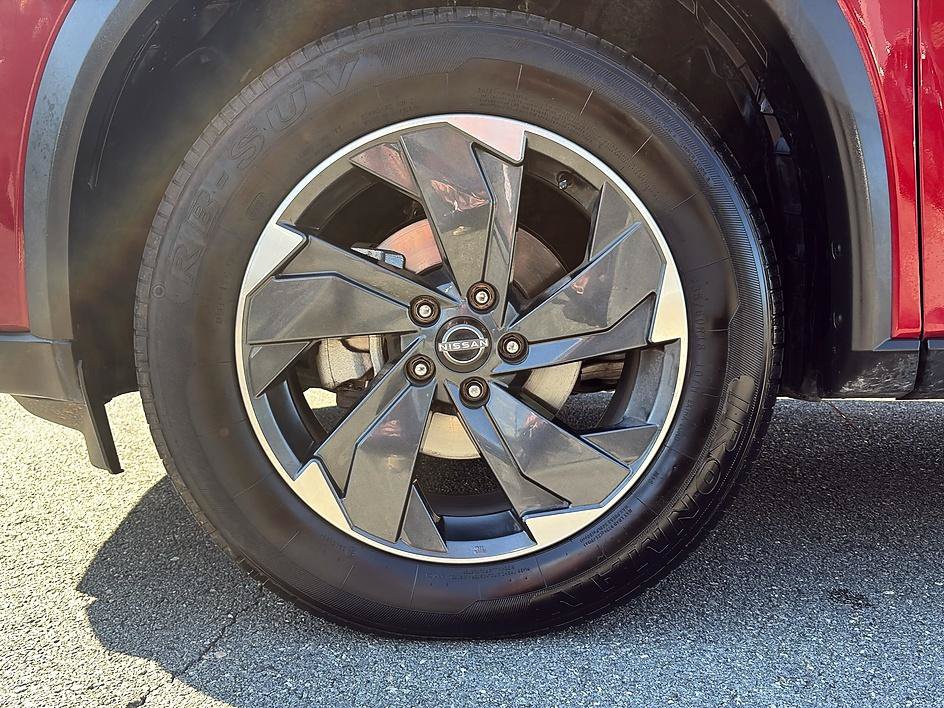 Certified 2025 Nissan Rogue SV AWD/4WD image 9