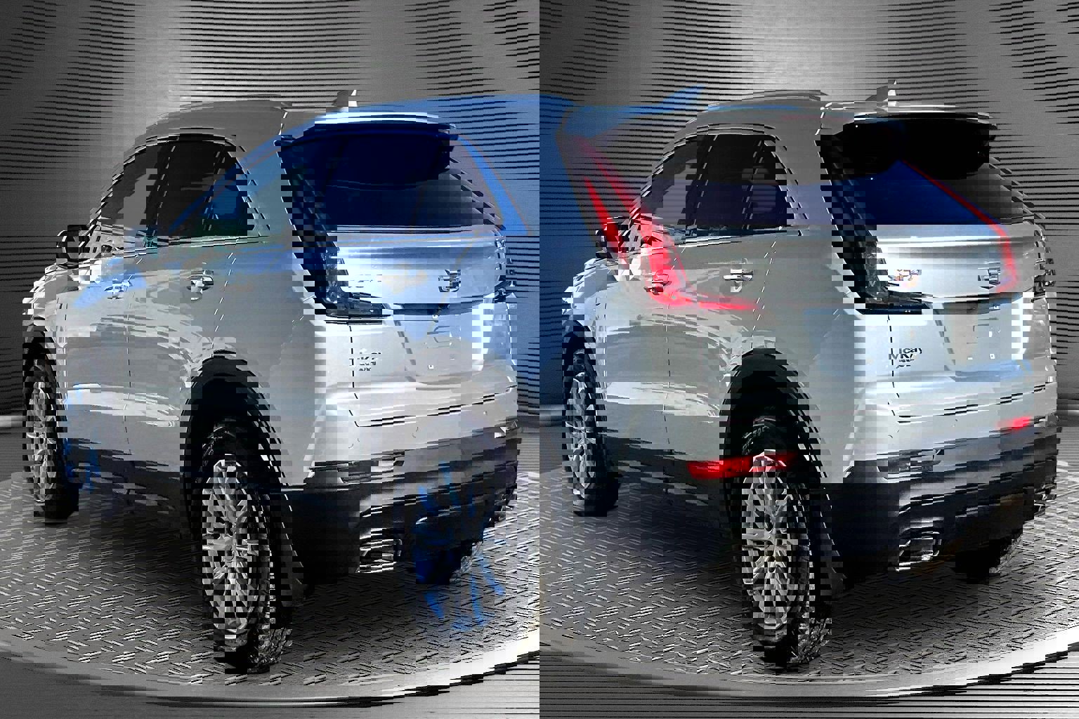 Used 2022 Cadillac XT4 Luxury w/ Cold Weather Package image 4