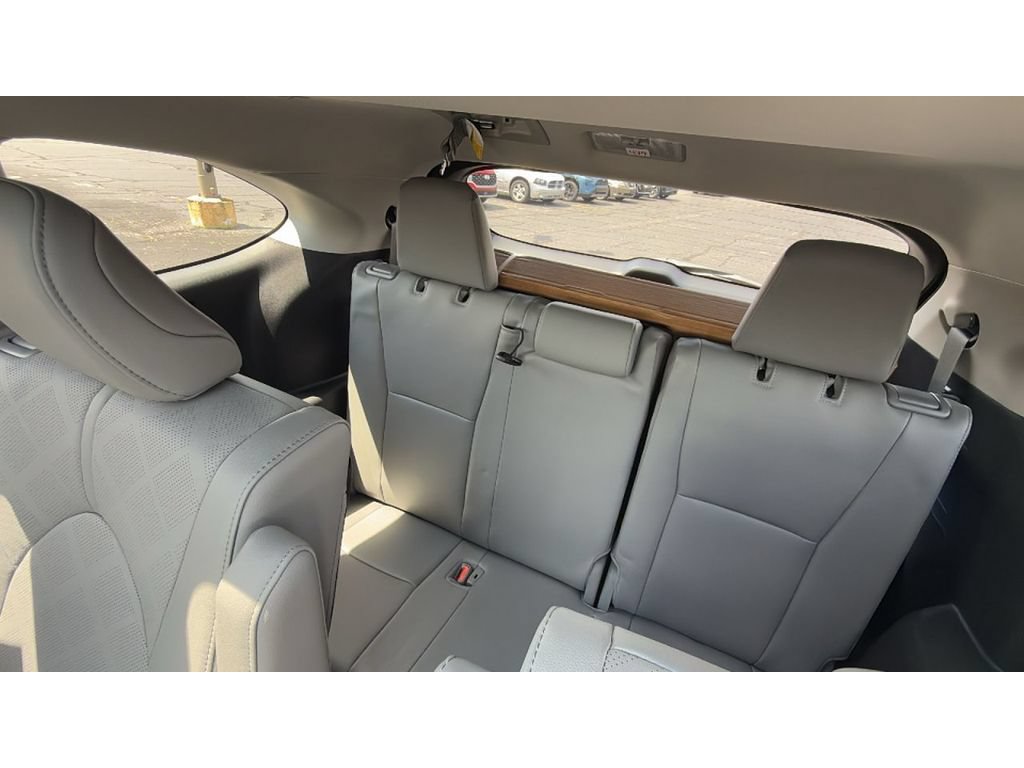 New 2026 Toyota Highlander Platinum AWD/4WD image 40