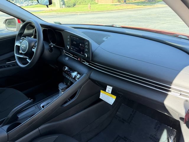 Used 2022 Hyundai Elantra SEL FWD image 36