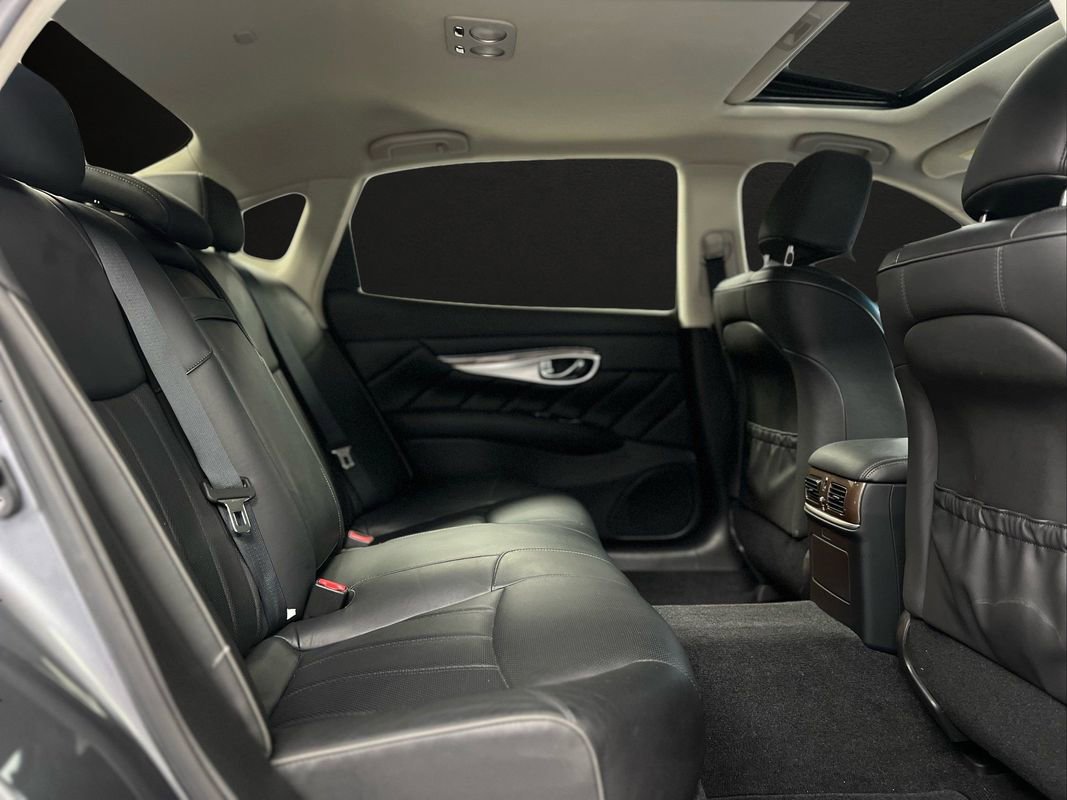 Used 2017 INFINITI Q70 L 3.7 w/ Deluxe Touring Package image 24