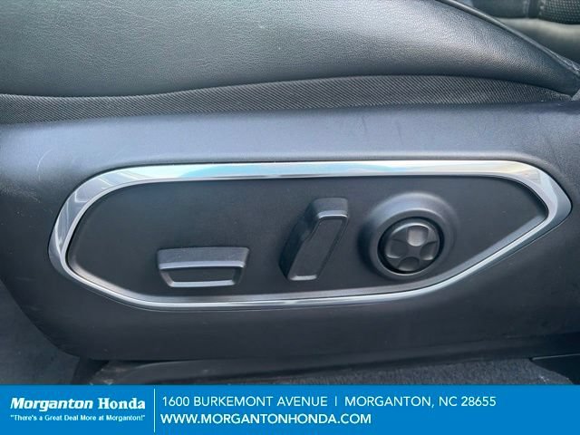 Used 2024 Jeep Wagoneer L Series II w/ Flexible Seating Group AWD/4WD image 15