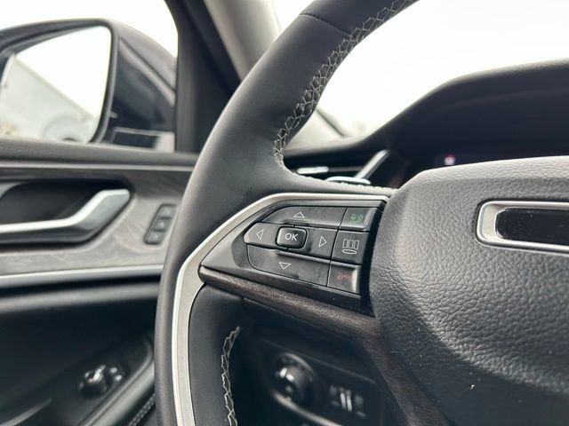 Used 2023 Jeep Grand Cherokee Limited w/ Luxury Tech Group II image 38