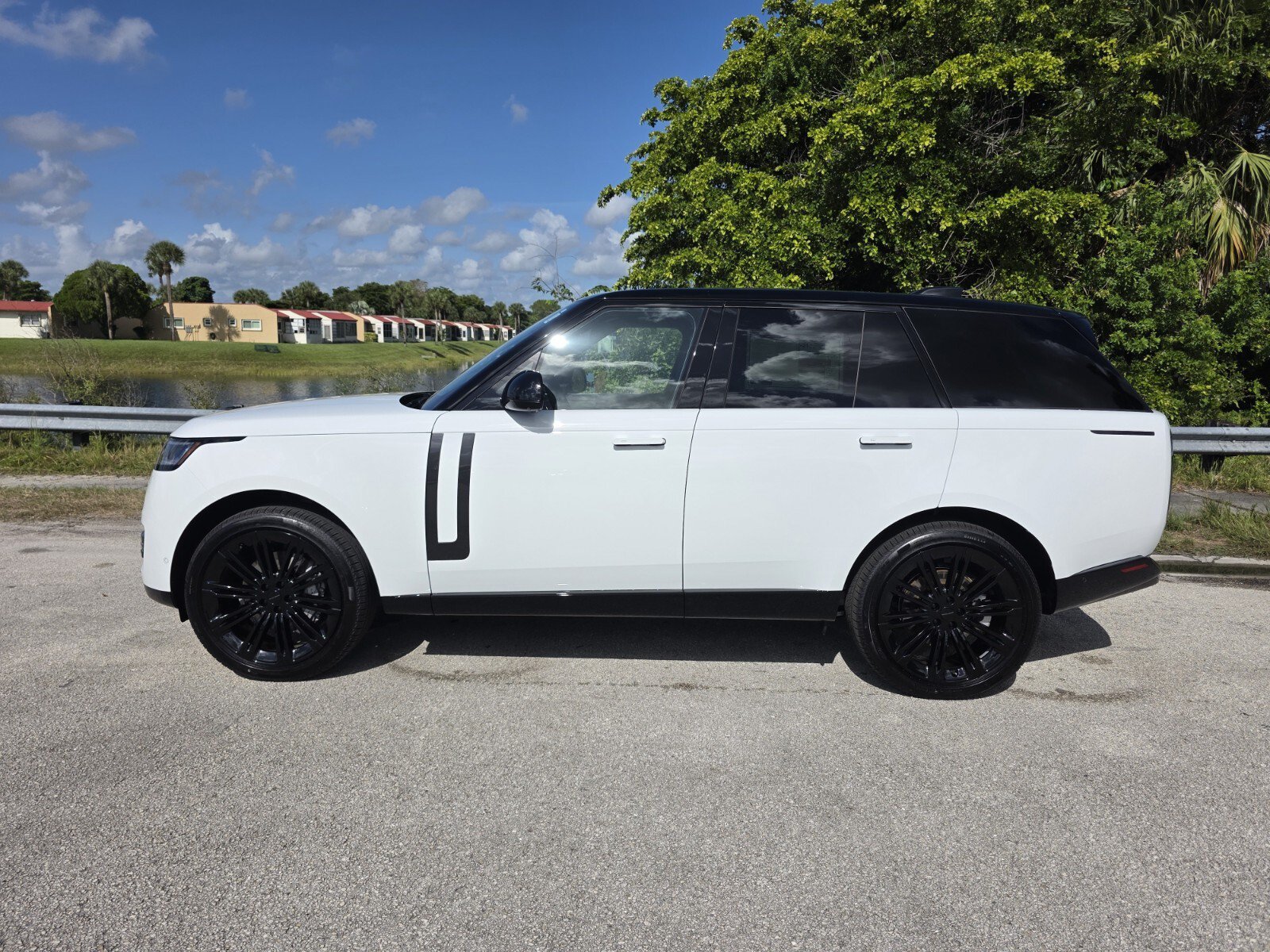 New 2026 Land Rover Range Rover SE AWD/4WD image 7