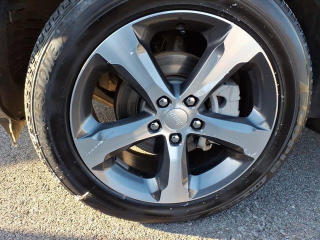 Used 2025 Jeep Grand Cherokee Limited w/ Luxury Tech Group II image 11