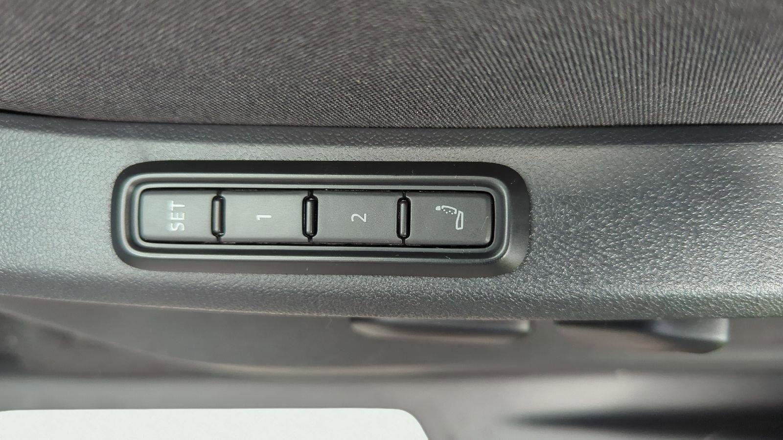 New 2026 Volkswagen Atlas Cross Sport SEL Premium R-Line image 18