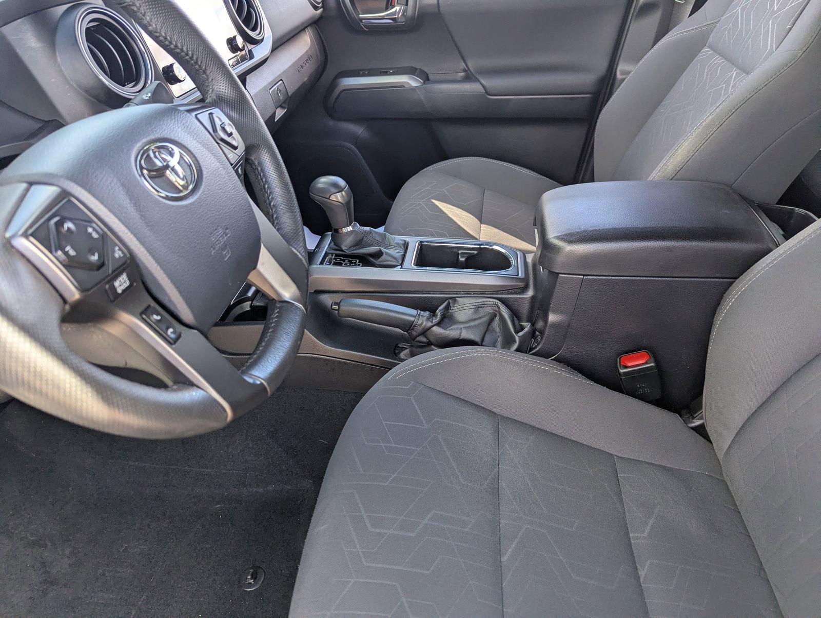 Used 2017 Toyota Tacoma TRD Off-Road w/ Tow Package image 16