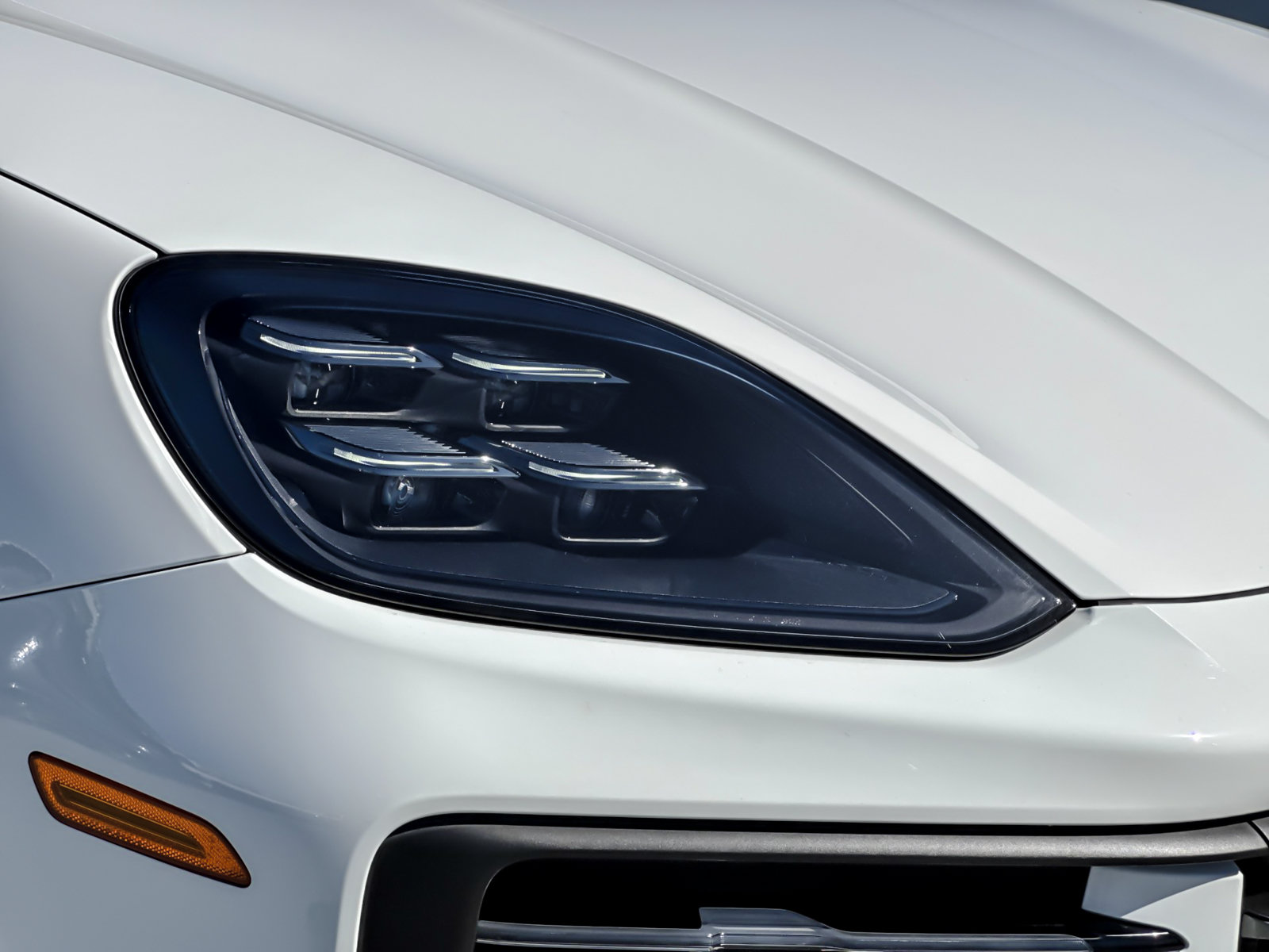 Certified 2024 Porsche Cayenne AWD/4WD image 32