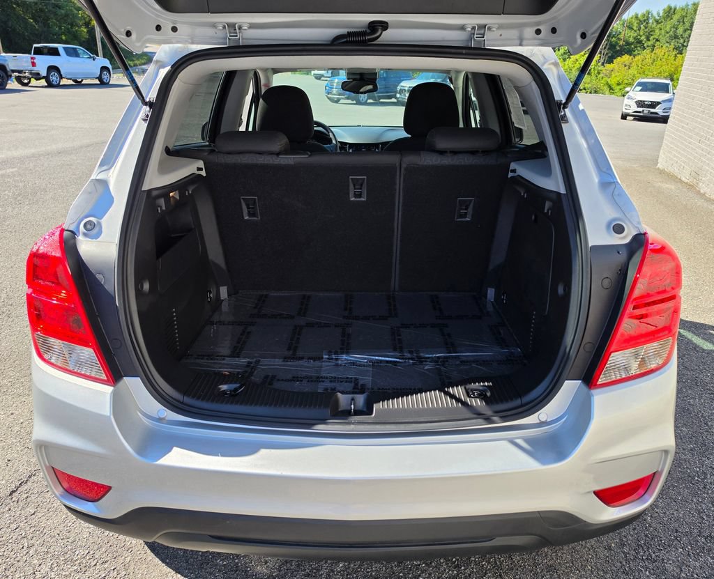Used 2022 Chevrolet Trax LS w/ Tint and Cruise Package FWD image 13