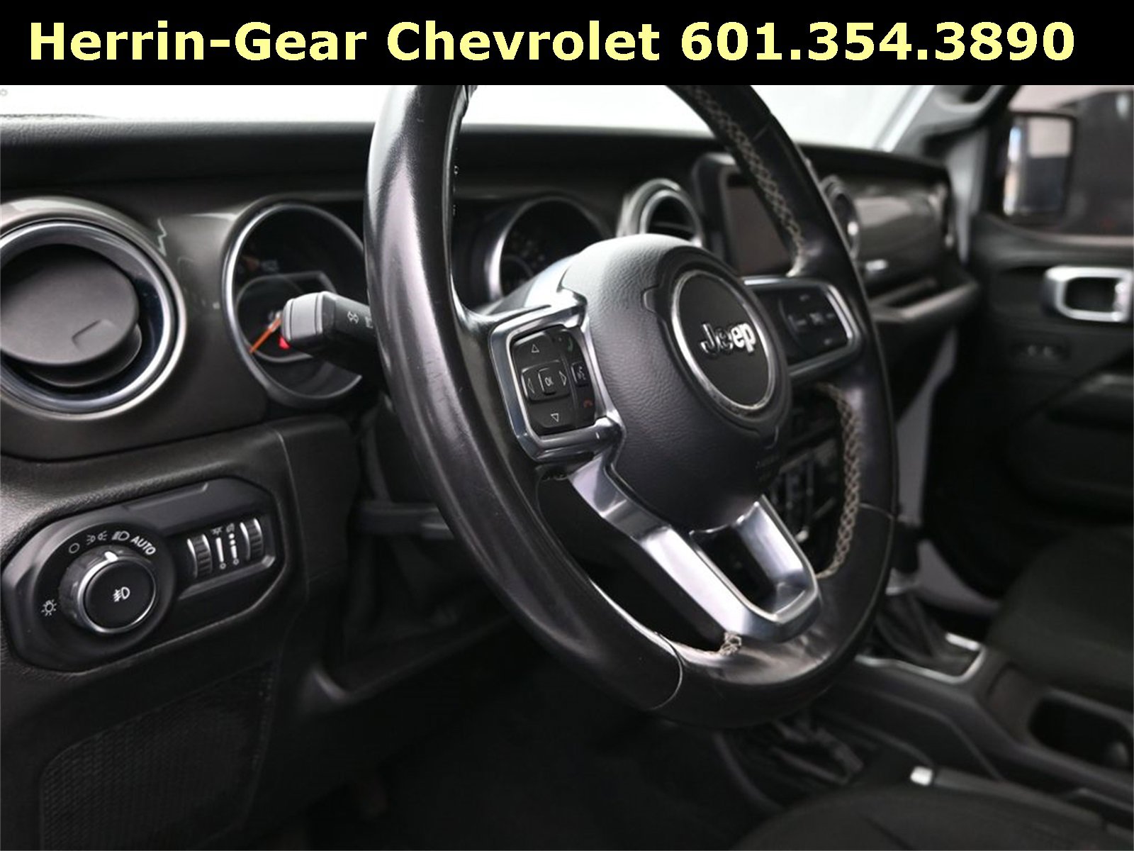Used 2019 Jeep Wrangler Unlimited Sahara image 12
