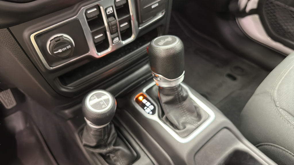 Used 2023 Jeep Wrangler Unlimited Sport AWD/4WD image 21
