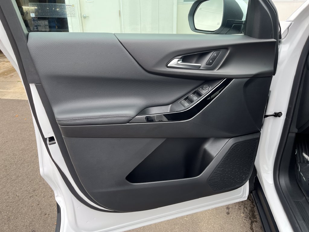 New 2027 Chevrolet Equinox LT w/ LPO, Floor Liner Package AWD/4WD image 10