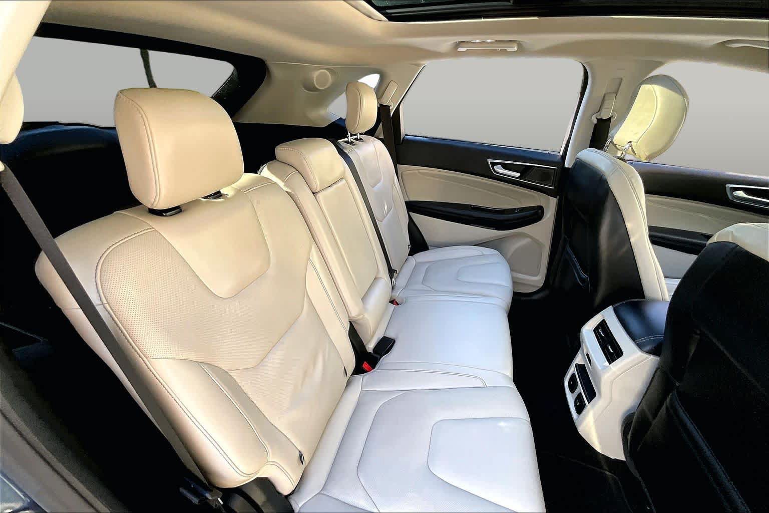 Used 2019 Ford Edge Titanium w/ Equipment Group 301A FWD image 21