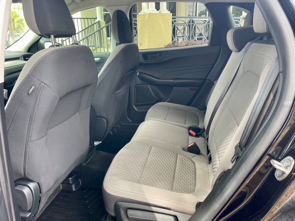 Used 2022 Ford Escape SE w/ SE Sport Appearance Package FWD image 12