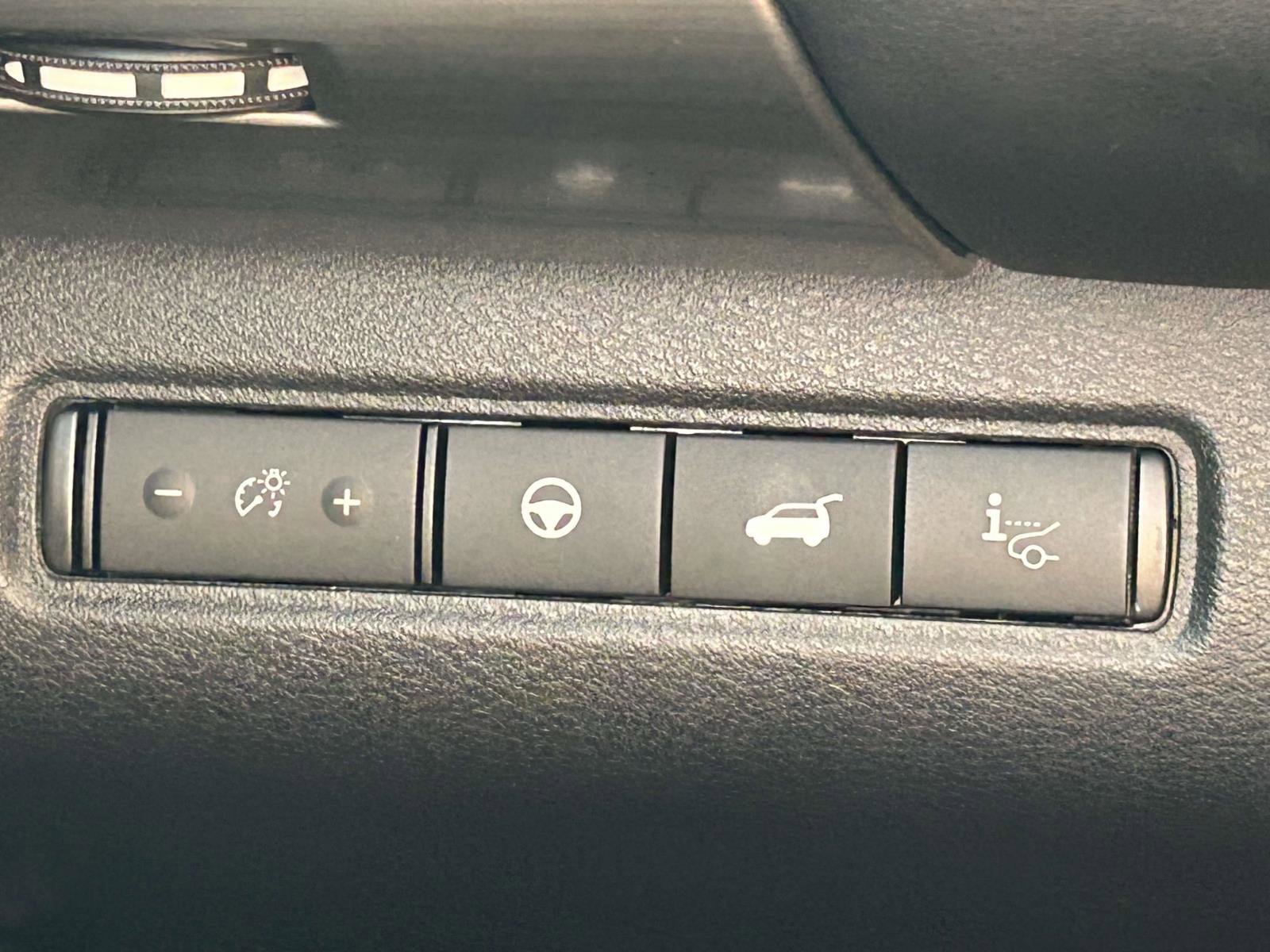 Used 2025 Nissan Pathfinder Platinum w/ Cargo Package image 22