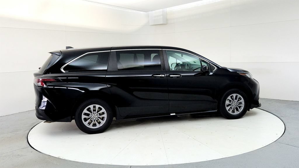 Certified 2023 Toyota Sienna XLE AWD/4WD image 6