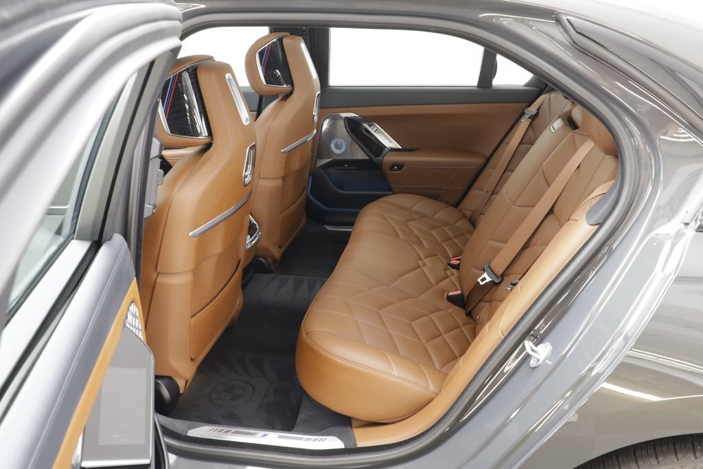 Used 2026 BMW 750e xDrive w/ Executive Package AWD/4WD image 16