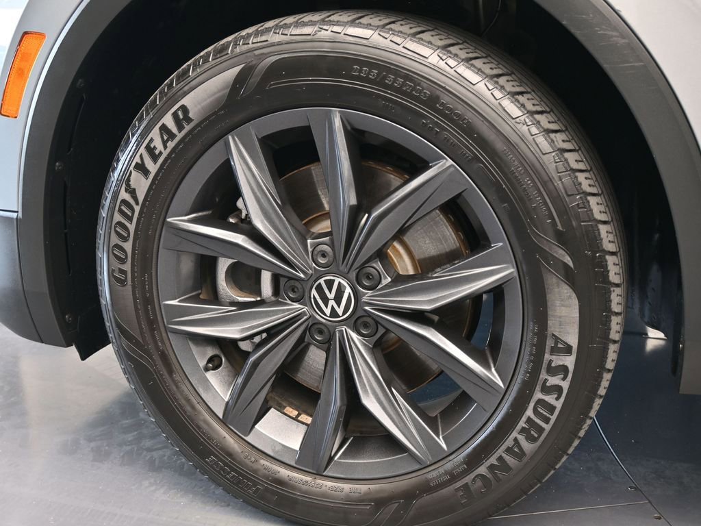 Used 2023 Volkswagen Tiguan SE image 28